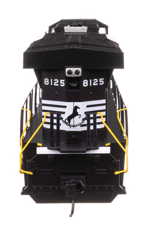 WalthersMainline 910-20232 HO GE ES44AC GEVO, Norfolk Southern #8125 (DCC ESU LokSound)
