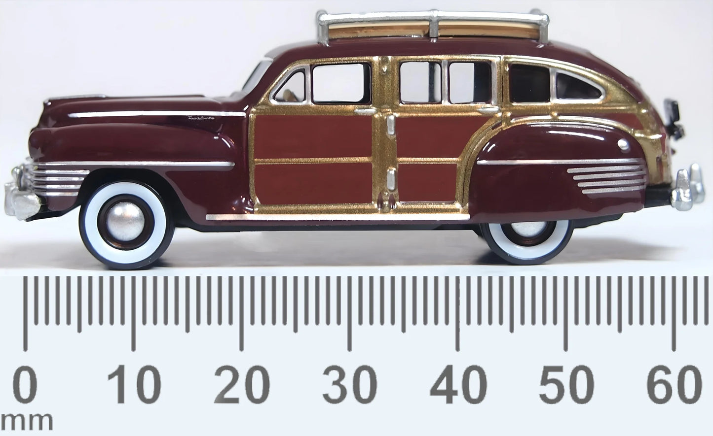 Oxford Diecast 87CB42001 HO 1942 Chrysler Town & Country Woody Wagon, Regal Maroon