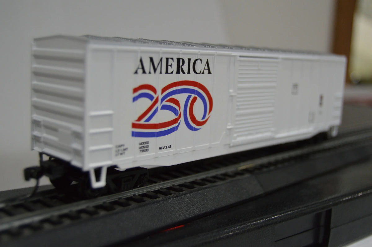 Value Trains USA 10113 - HO Box Car, America 250 Proto Scheme