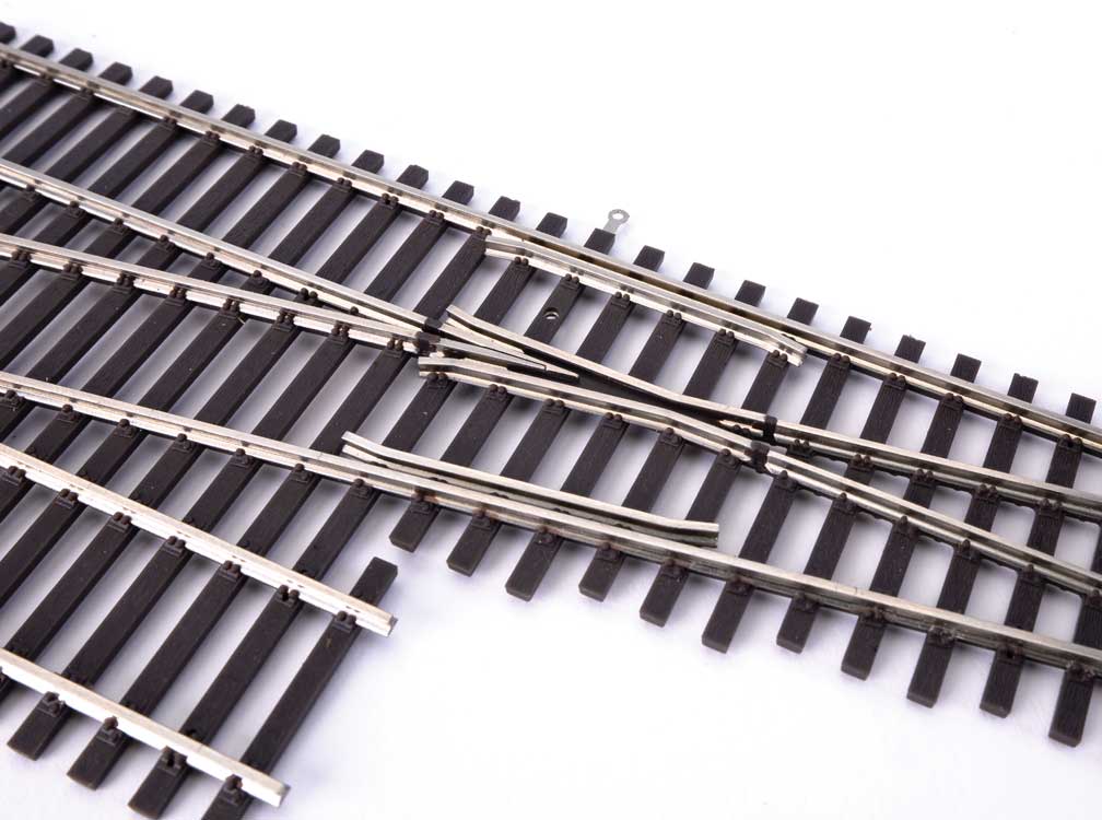WalthersTrack 948-83075 HO DCC-Friendly #6 Single Left Hand Crossover, Code 83 Nickel Silver
