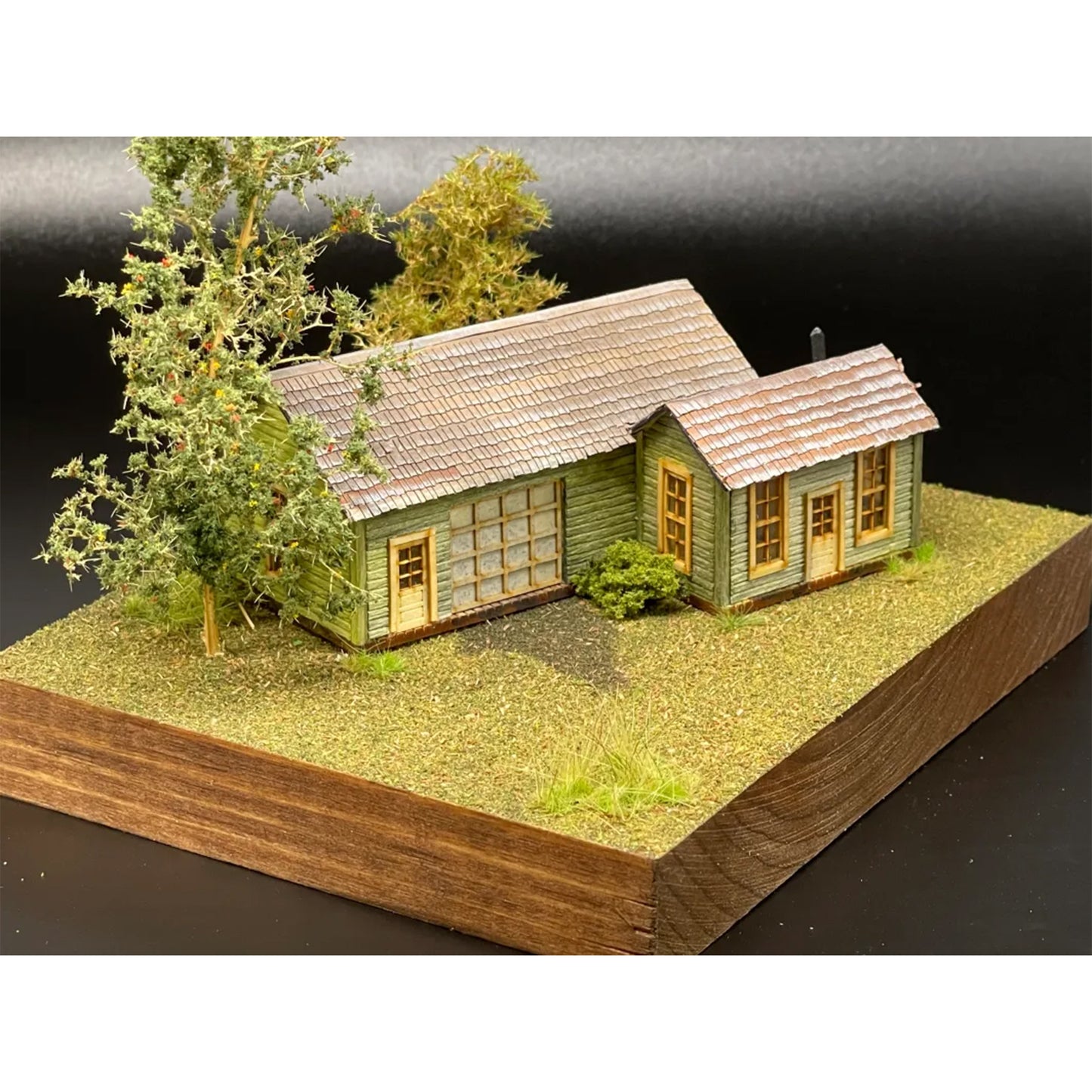 Mudd Creek Models MCM-006N N Vic's Garage - Craftsman Building Kit