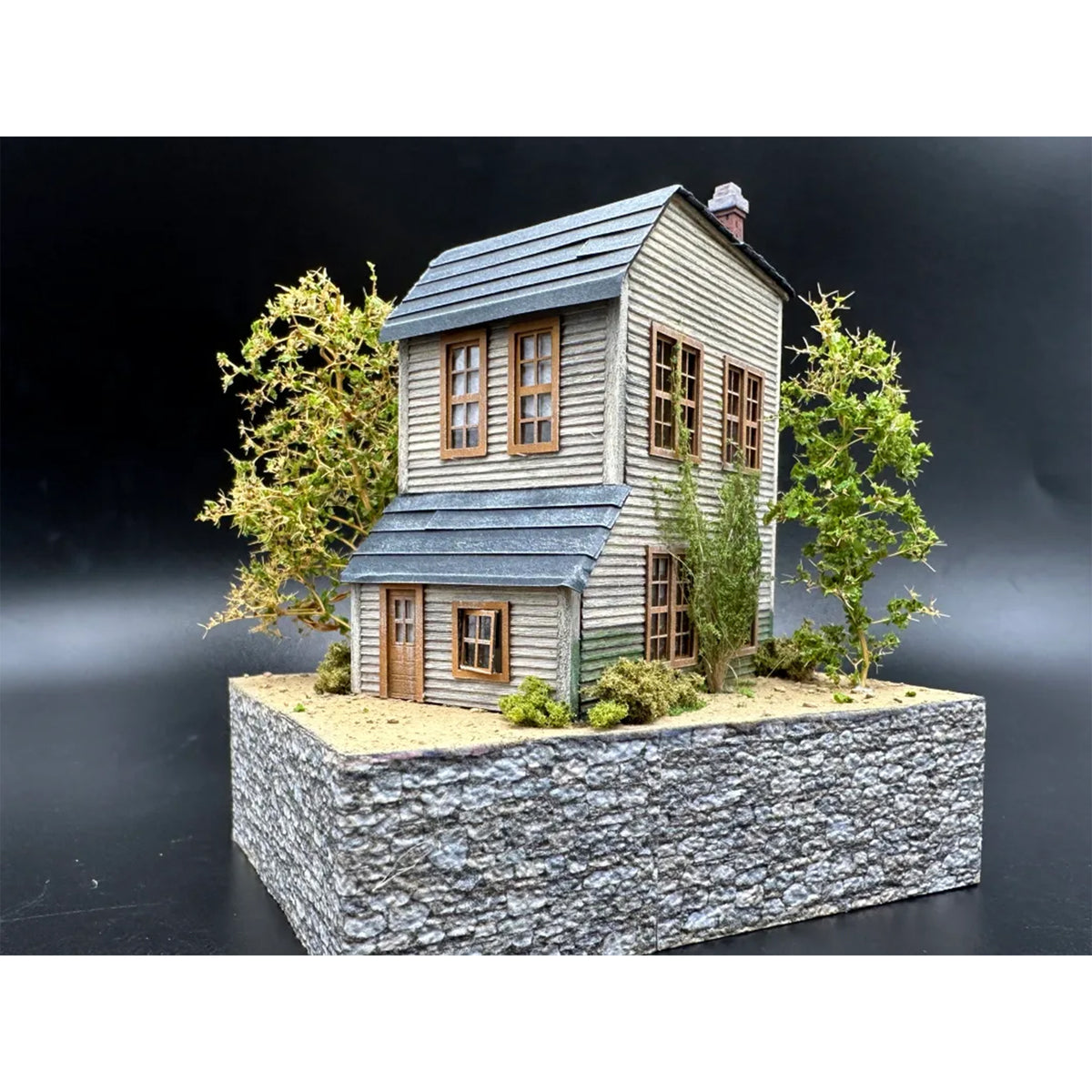 Mudd Creek Models MCM-043N N Brien's Inn - Craftsman Building Kit