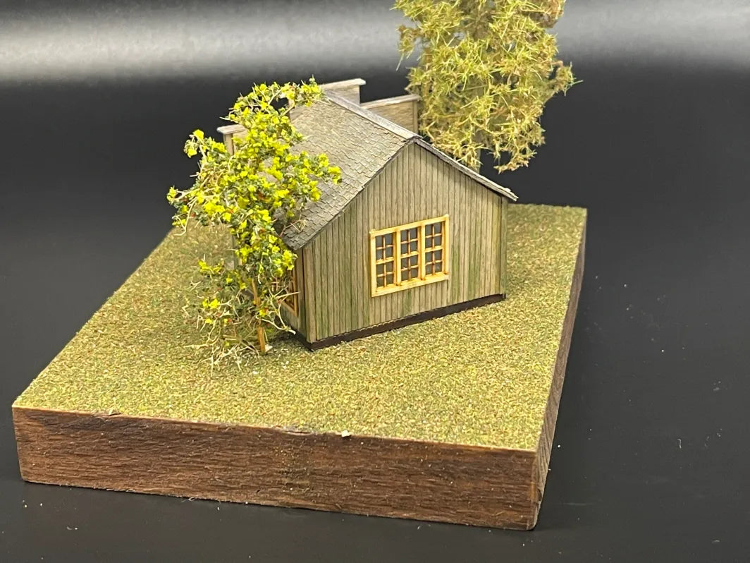 Mudd Creek Models MCM-006N N Vic's Garage - Craftsman Building Kit