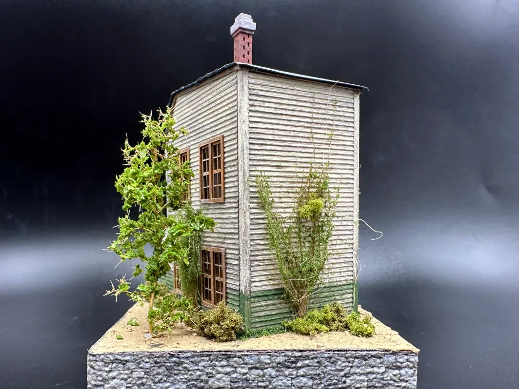 Mudd Creek Models MCM-043N N Brien's Inn - Craftsman Building Kit