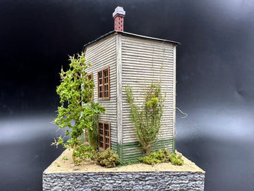 Mudd Creek Models MCM-043N N Brien's Inn - Craftsman Building Kit