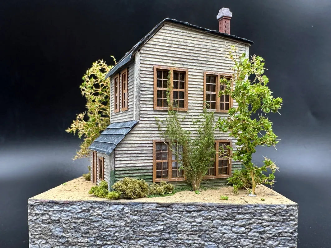 Mudd Creek Models MCM-043N N Brien's Inn - Craftsman Building Kit