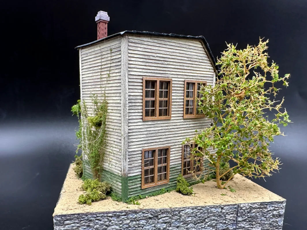 Mudd Creek Models MCM-043N N Brien's Inn - Craftsman Building Kit