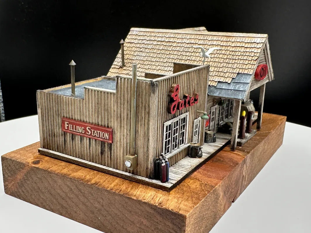Mudd Creek Models MCM-051N N Gates Oil - Craftsman Building Kit