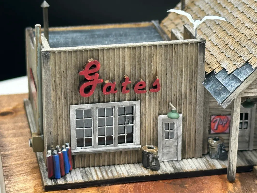Mudd Creek Models MCM-051N N Gates Oil - Craftsman Building Kit