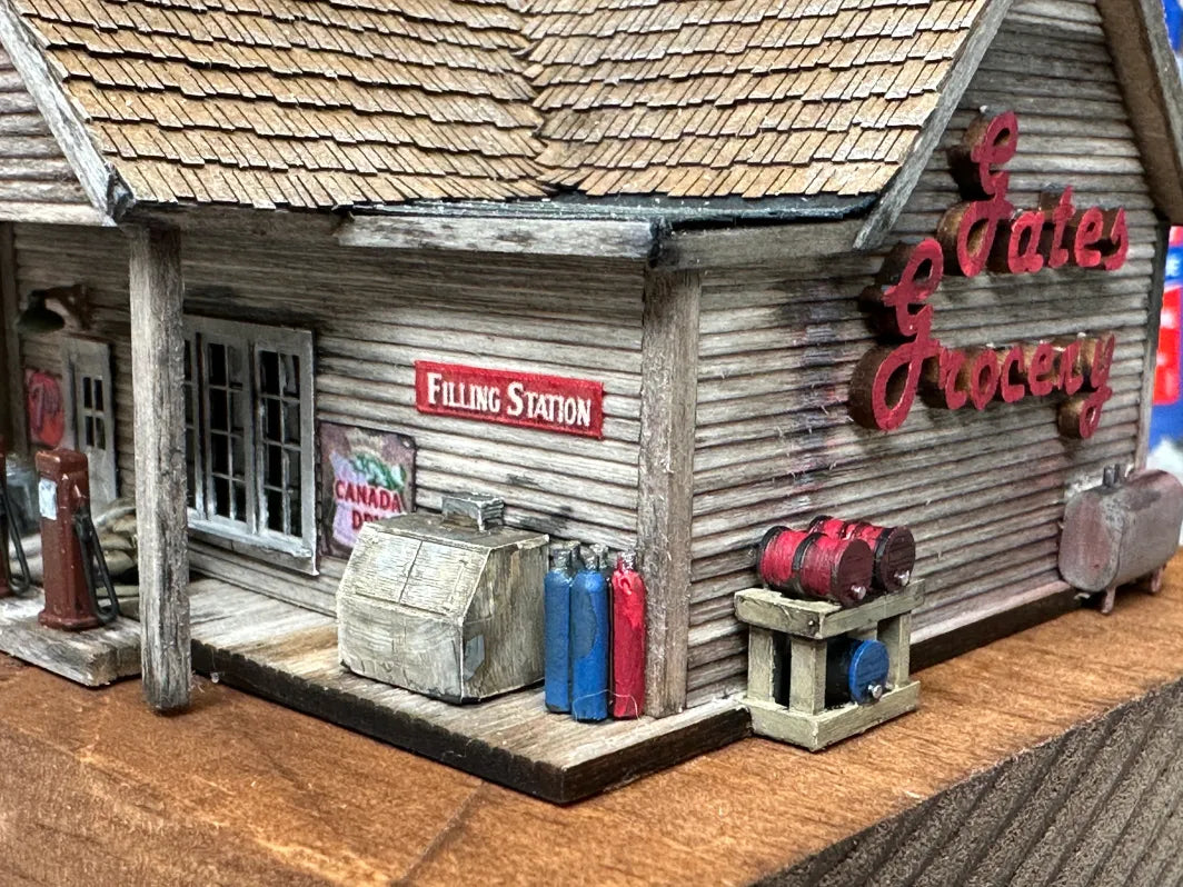Mudd Creek Models MCM-051N N Gates Oil - Craftsman Building Kit