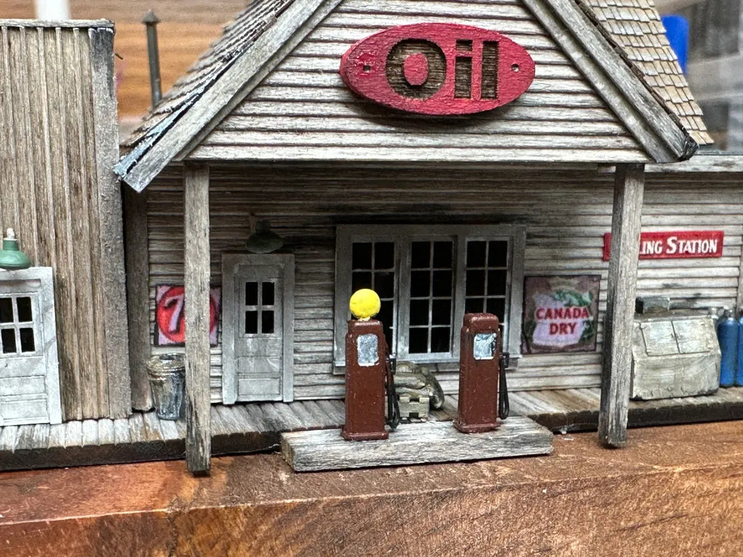 Mudd Creek Models MCM-051N N Gates Oil - Craftsman Building Kit