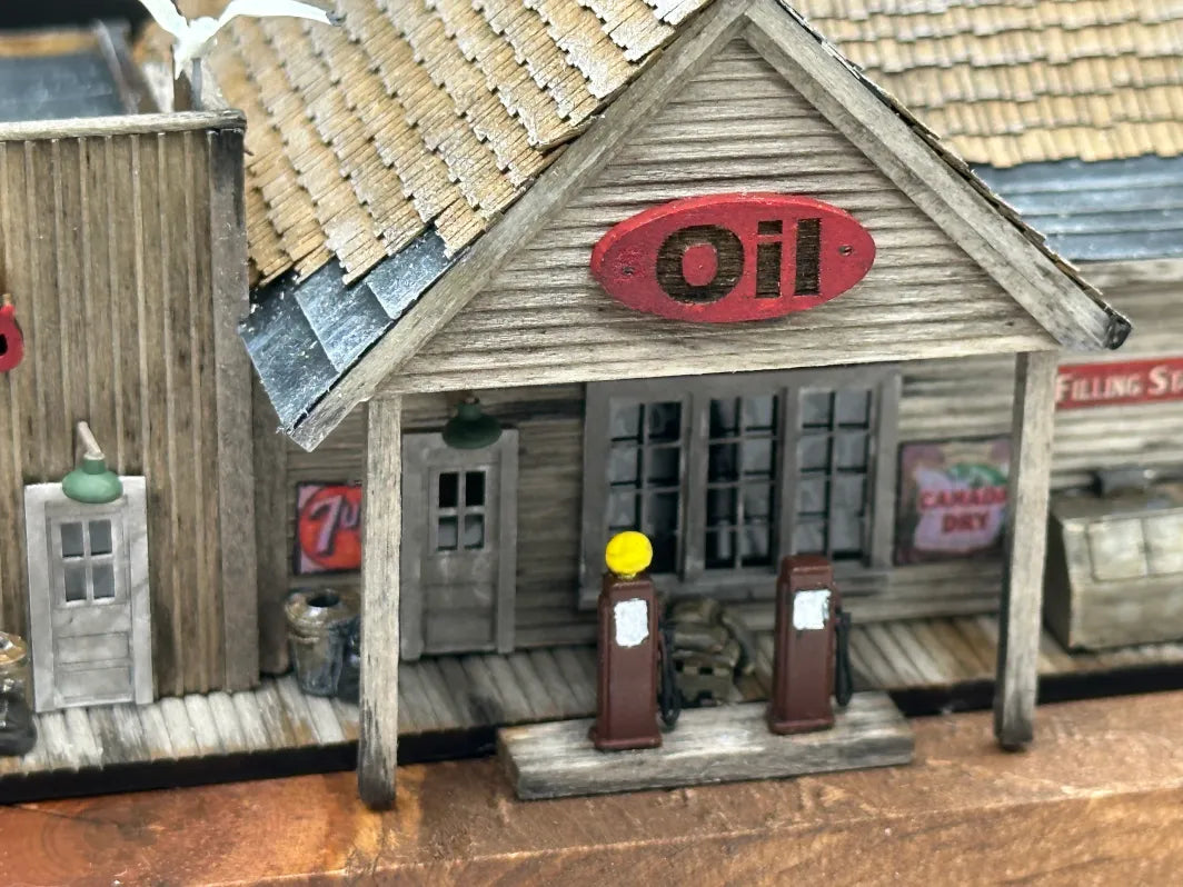 Mudd Creek Models MCM-051N N Gates Oil - Craftsman Building Kit