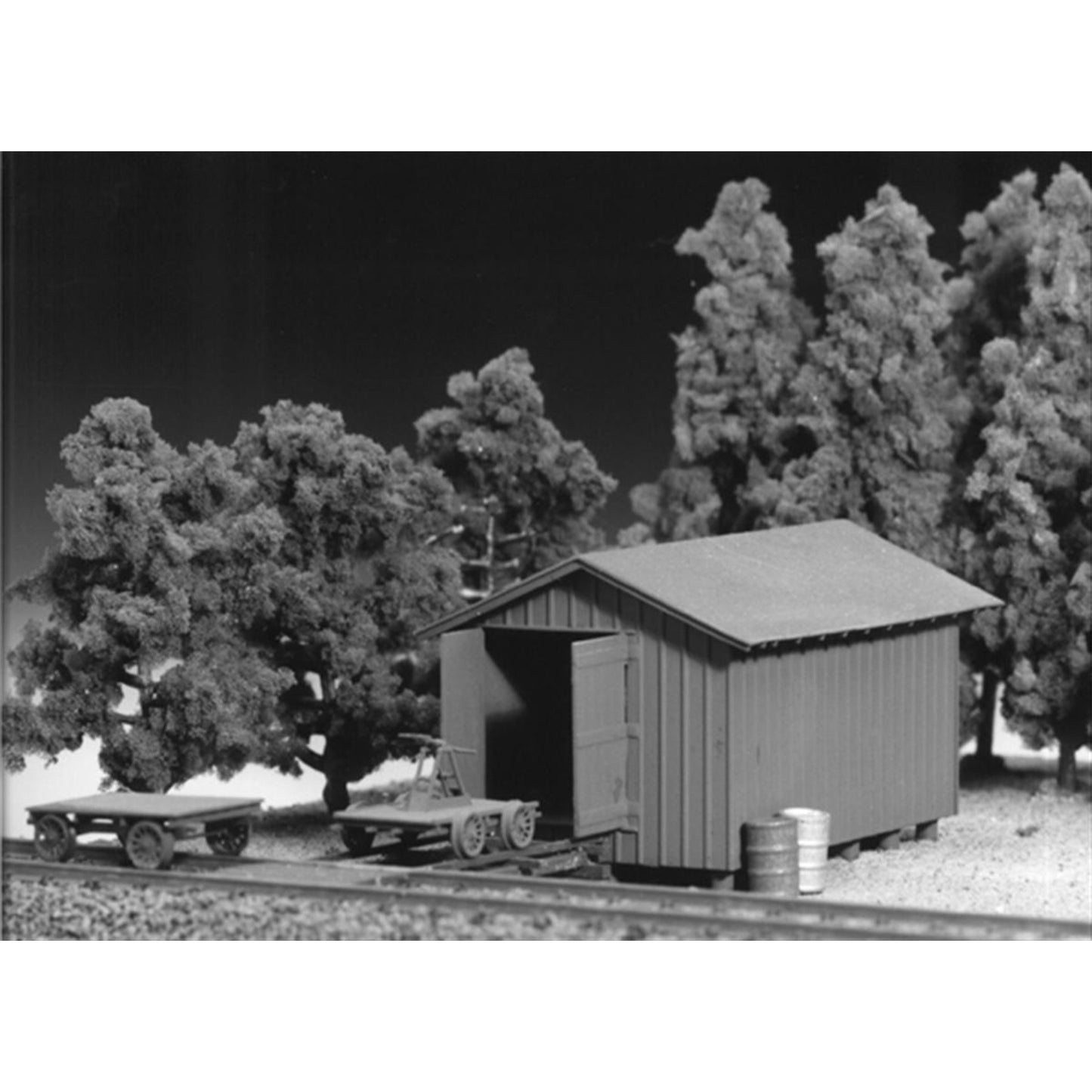 Tichy Train Group 7011 HO Handcar Shed, Handcar & Trailer Kit