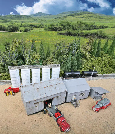 Walthers Cornerstone 933-4059 HO Trackside Oil Dealer With Tanks Kit